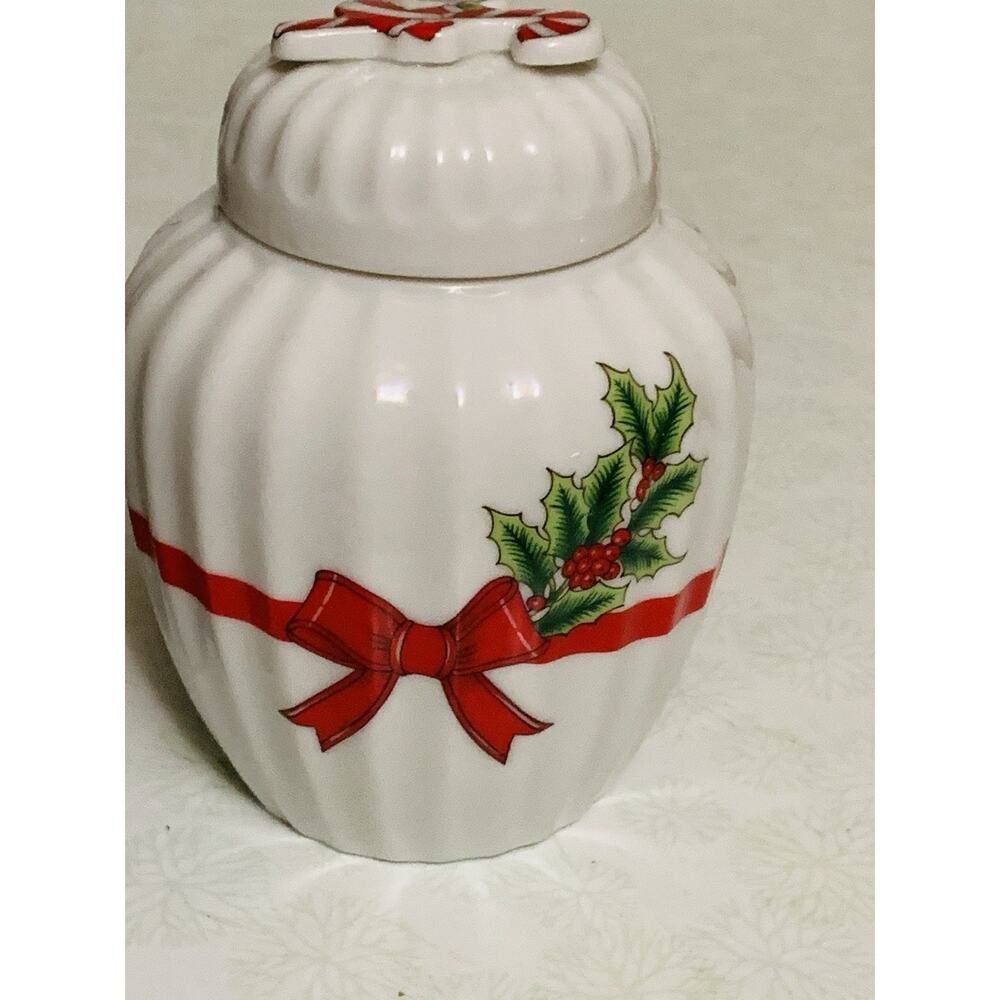 Ginger Jar Canister Santa Holiday Holly Berry Porcelain Vintage Japan with Box